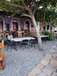 Gwòg Bar Restaurant – Bar & Grill au Cap-Haïtien