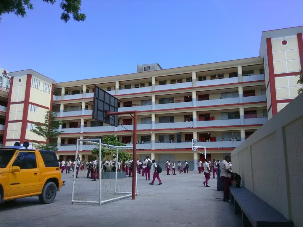 Collège Canado-Haïtien – École à Port-au-Prince