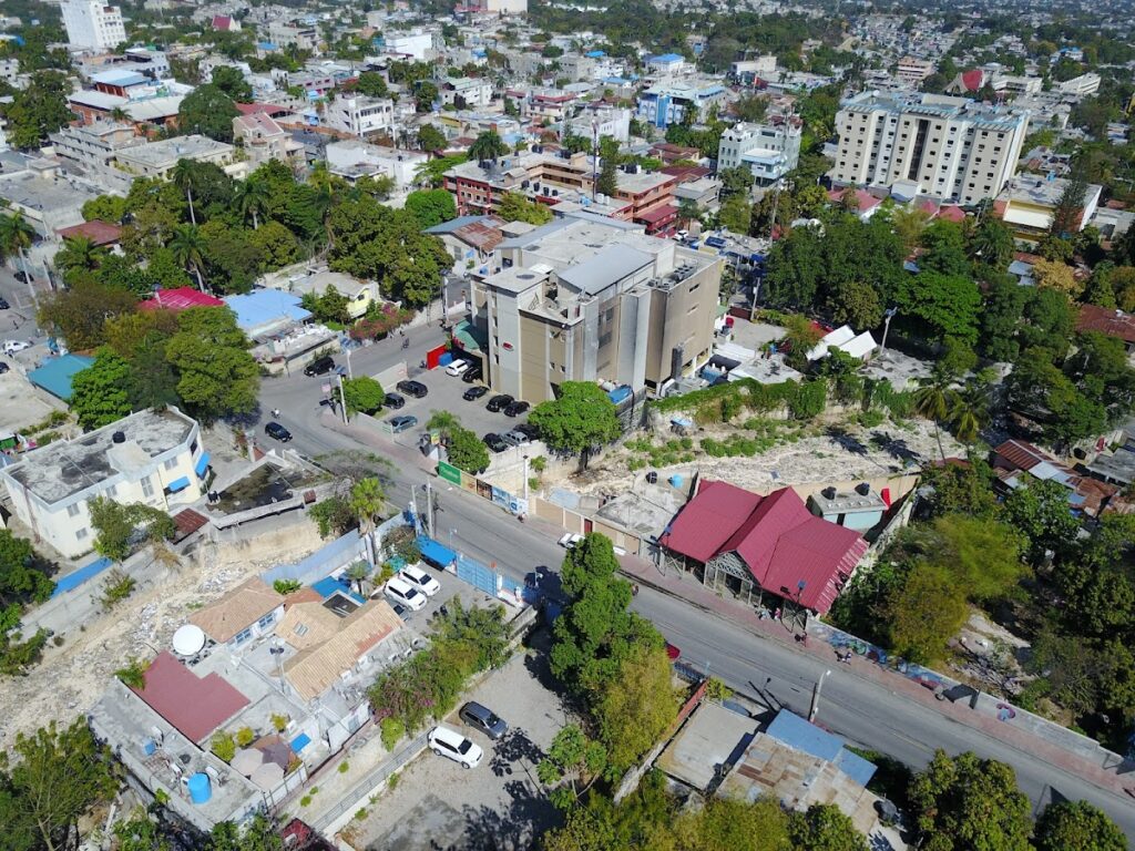 World Bank à Pétion-Ville – Services Bancaires 24/7