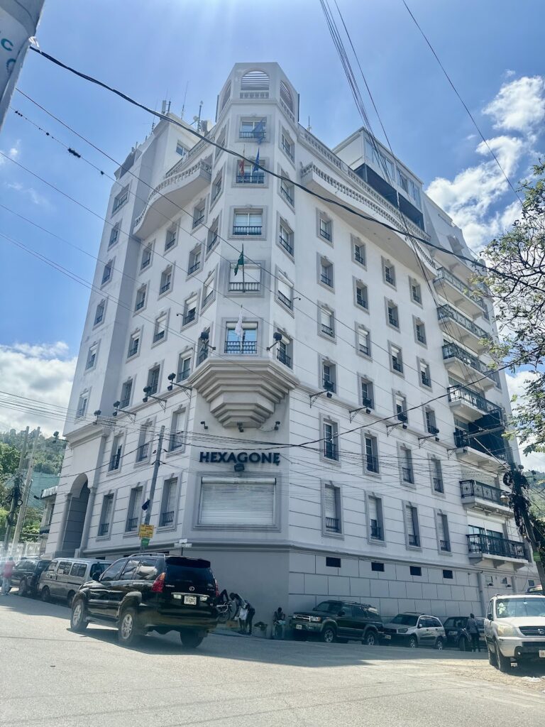 Hexagone Tour – Agence Immobilière à Pétion-Ville