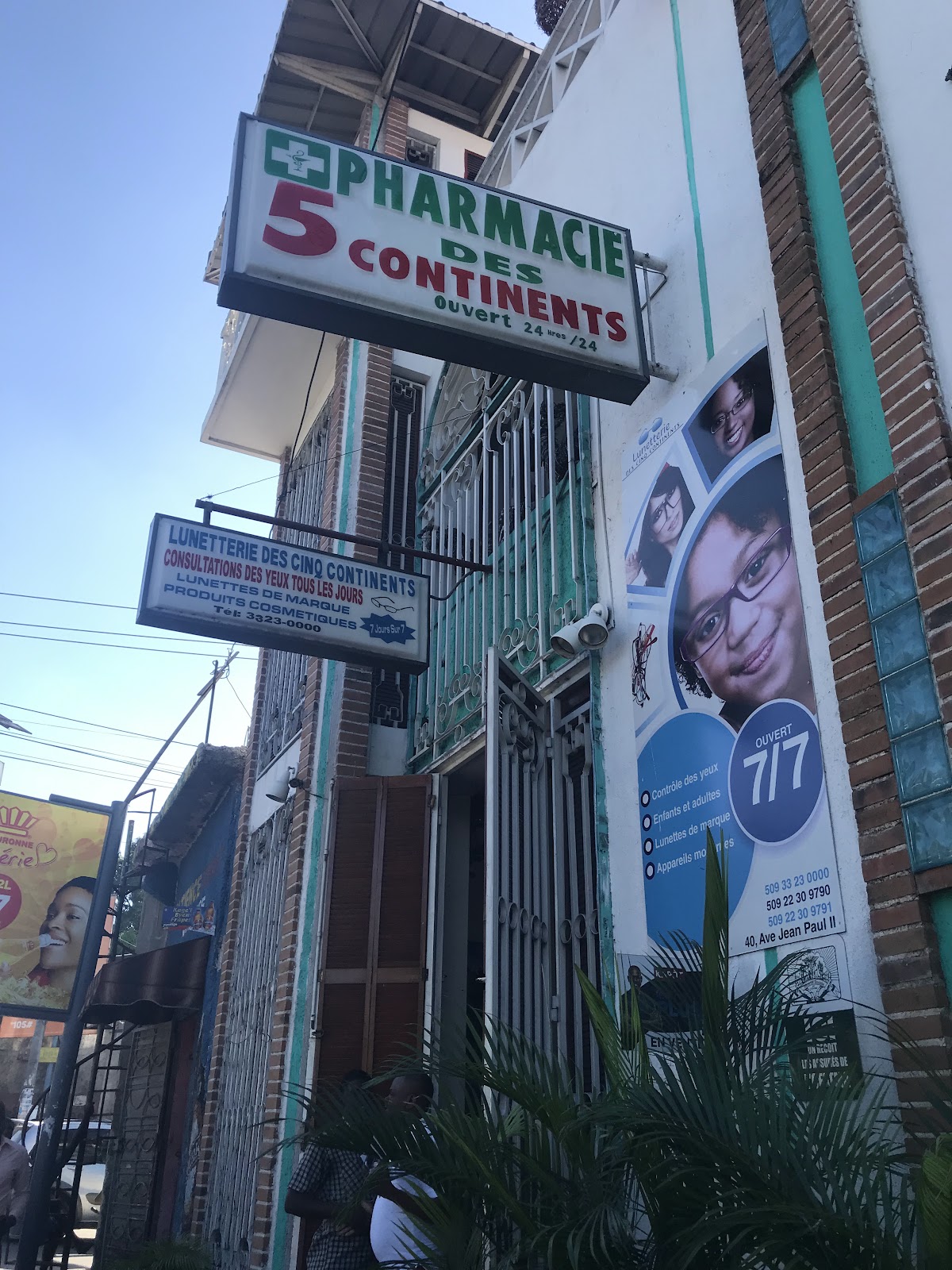 Pharmacie des Cinq Continents