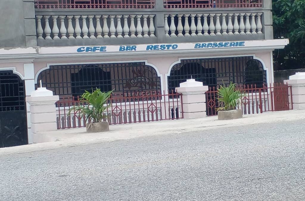 CARREFOUR LA COLLINE – Pharmacie à Aquin