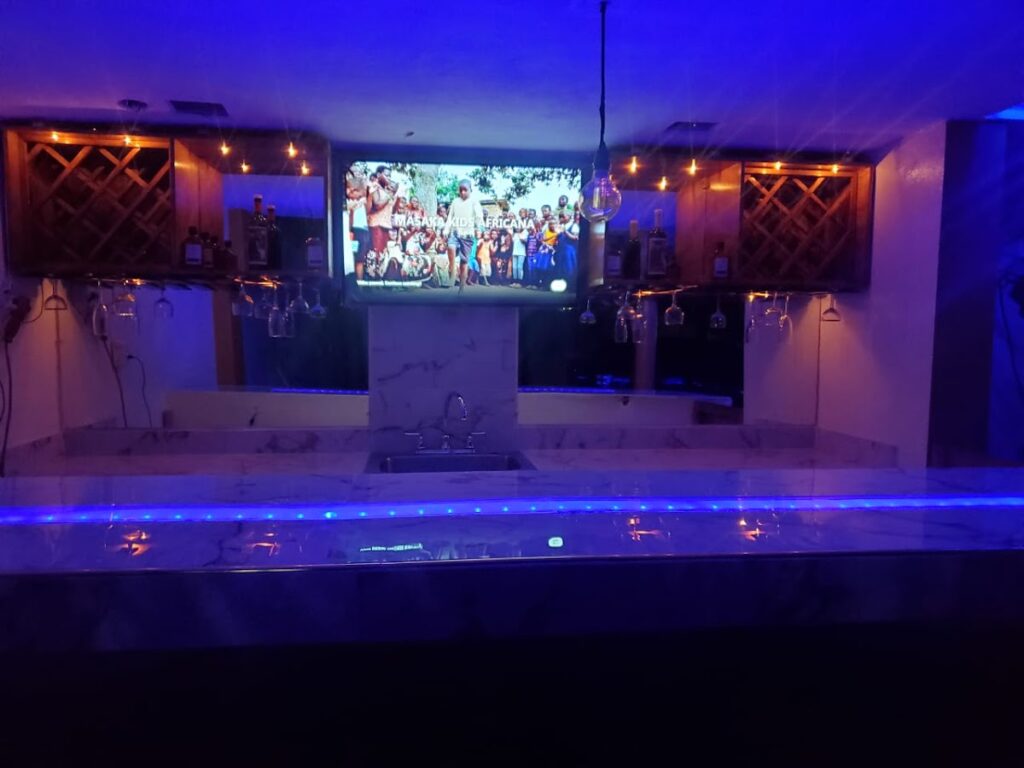 Moonlight Hotel Bar Resto – Hébergement à Hinche