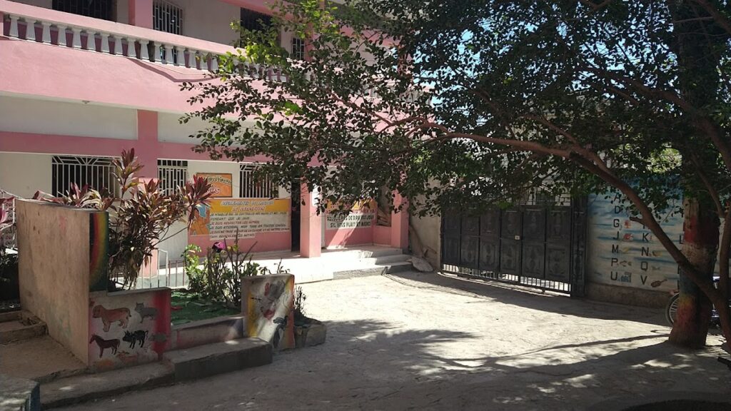 Institution Les Roses Nouvelles – École à Hinche