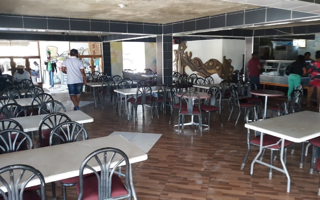 Freedom Cocktail Bar Resto – Restaurant à Pignon