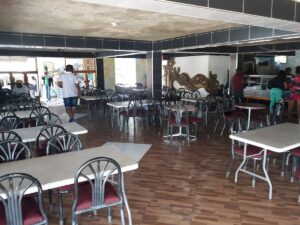 Freedom Cocktail Bar Resto – Restaurant à Pignon