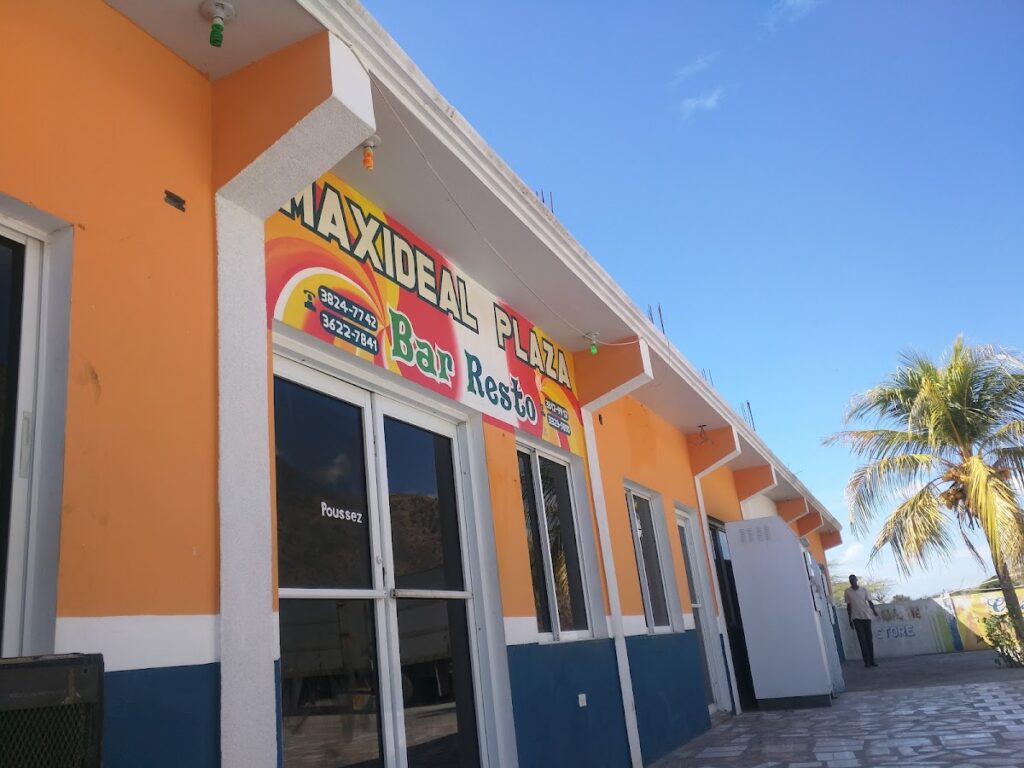 Maxideal Plaza Bar-Resto | Restaurant à Dessalines