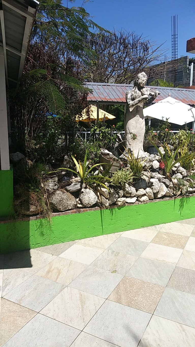 La Verrettienne – Hôtel Restaurant Club à Verrettes