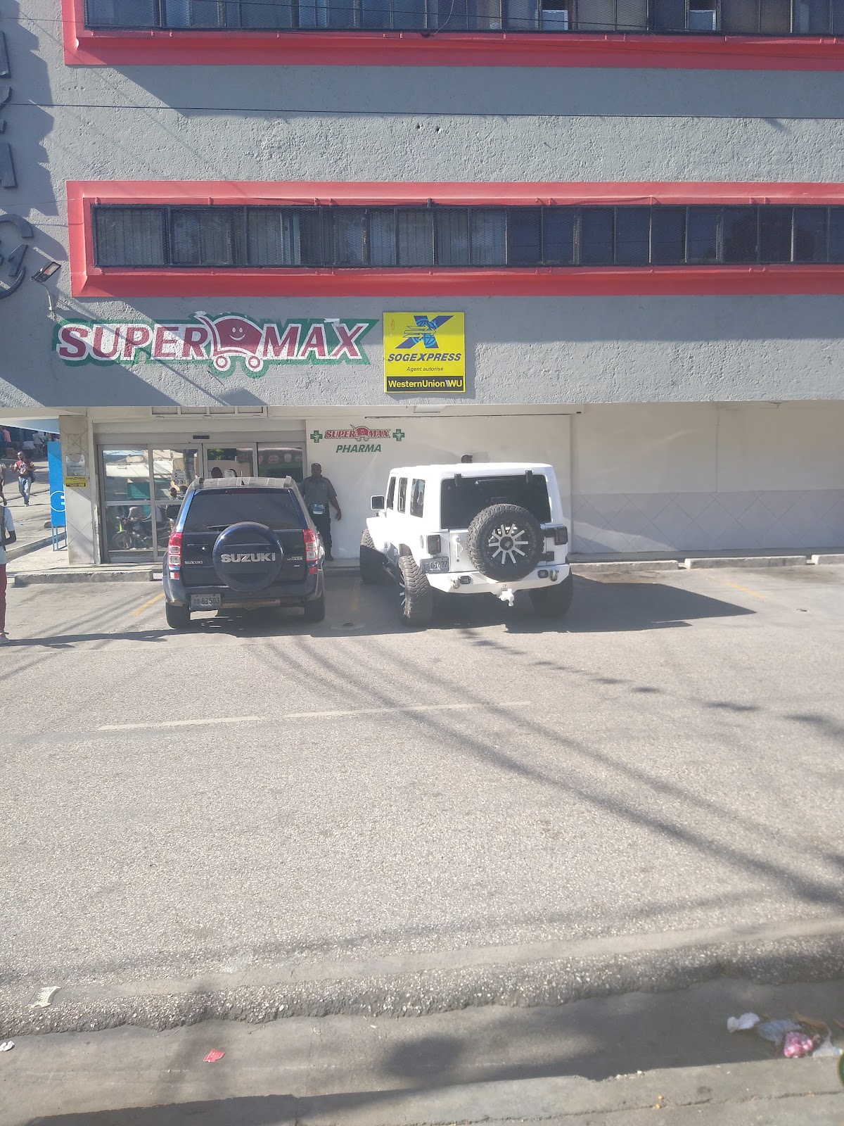 S v uperMax