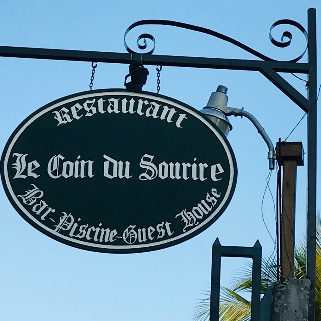 Le Coin Du Sourire – Bar, Resto & Piscine à Delmas