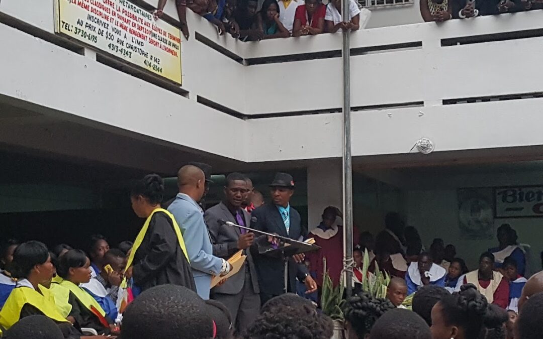 Podium des Jeunes – Parc d&rsquo;Attractions à Gonaïves