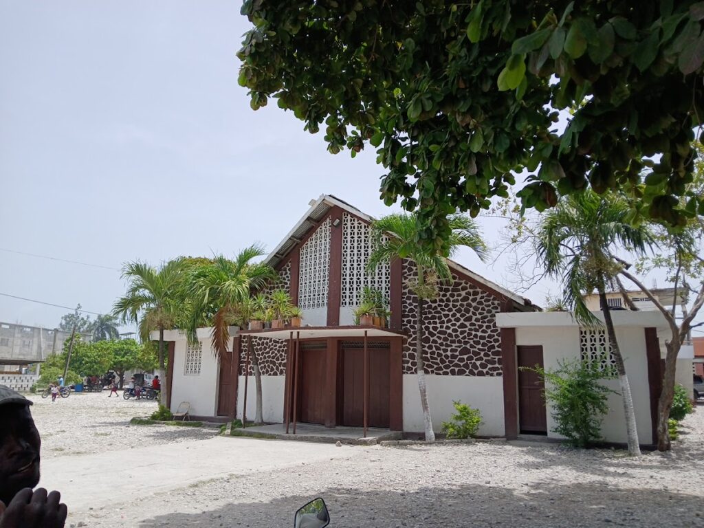 Premiere Eglise de Dieu des Cayes – Église Chrétienne