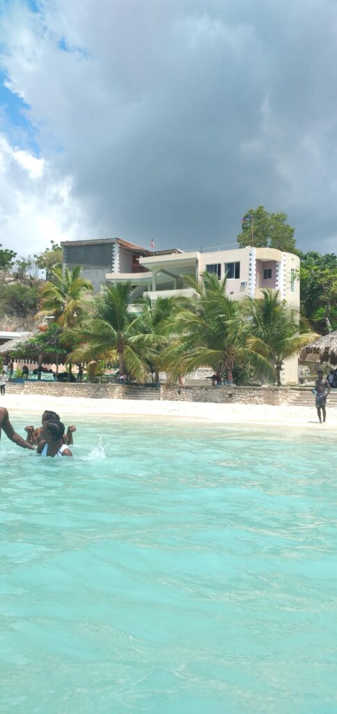 Amaniy Beach & Hotel – Plage et Détente à Saint-Marc
