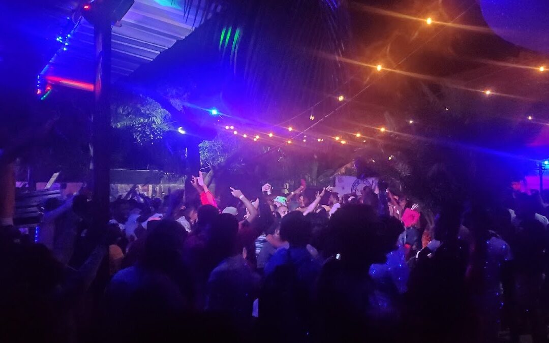 Smart Bar – Divertissement 24/7 à Hinche, Haïti